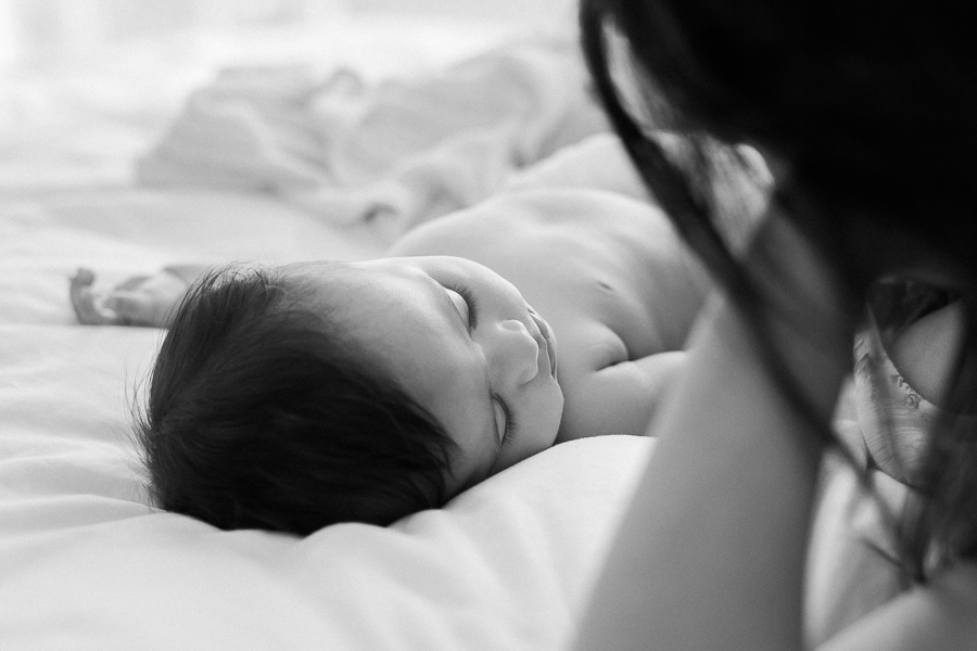 Chattanooga Baby Photographer | Sweet Caroline Photographie | indoor mother and baby Fount workshop