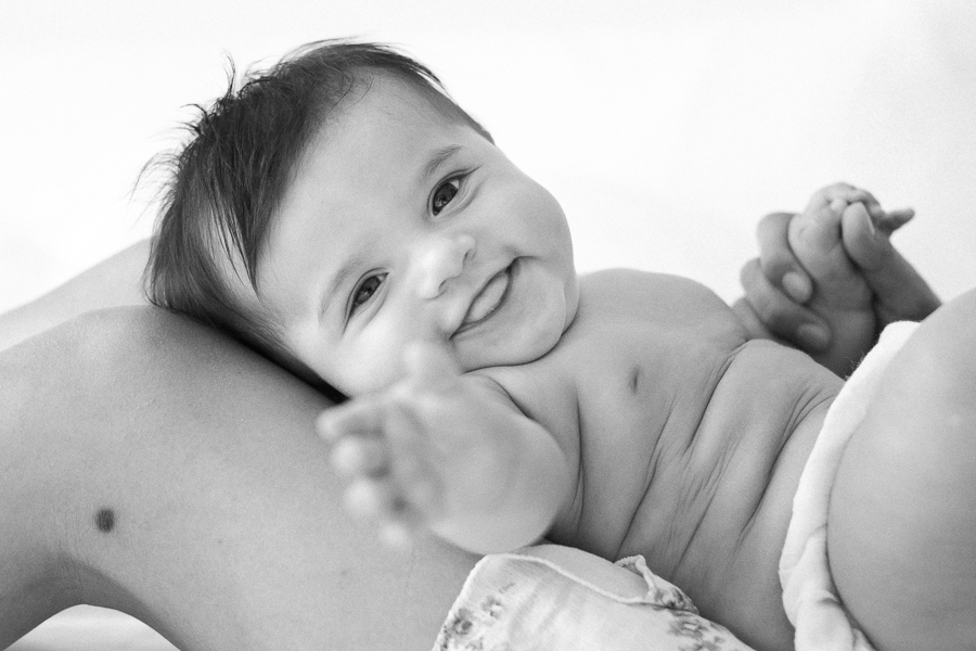 Chattanooga Baby Photographer | Sweet Caroline Photographie | indoor mother and baby Fount workshop