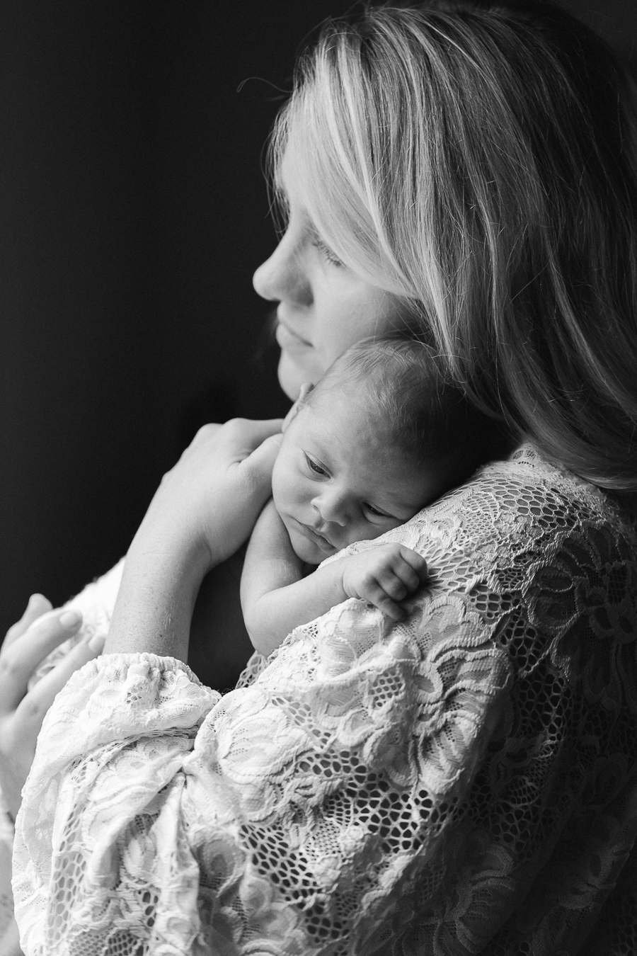 Chattanooga Newborn Photographer | Sweet Caroline Photographie |mother and baby