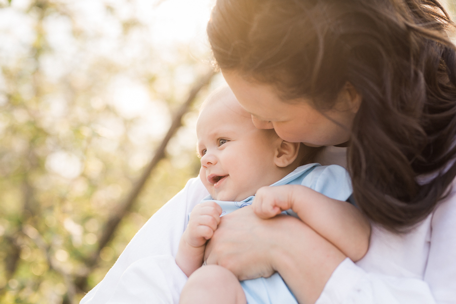 Chattanooga Photographer | Sweet Caroline Photographie | spring family photos apple orchard