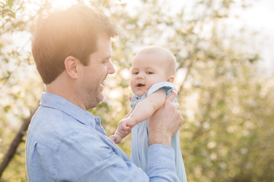 Chattanooga Photographer | Sweet Caroline Photographie | spring family photos apple orchard