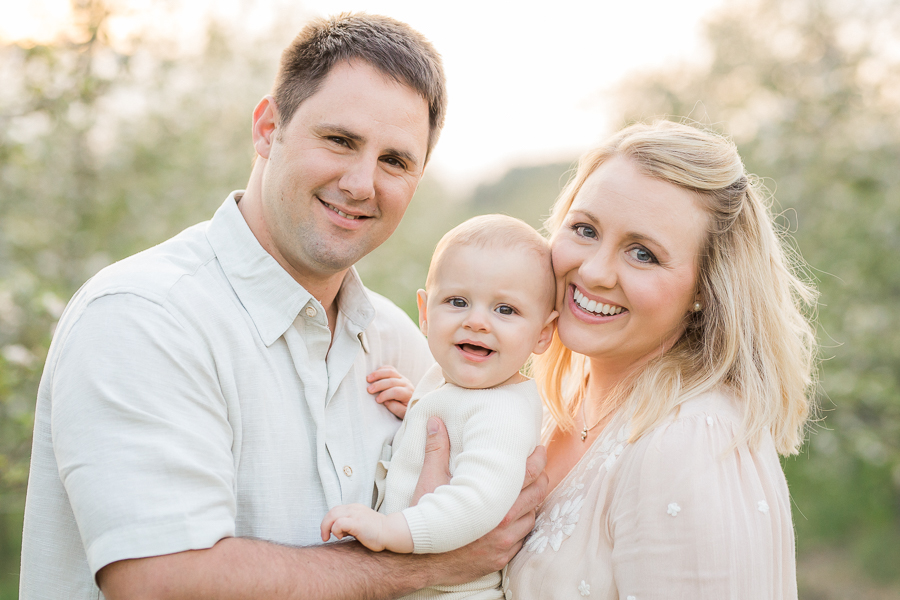Chattanooga Photographer | Sweet Caroline Photographie | spring family photos apple orchard
