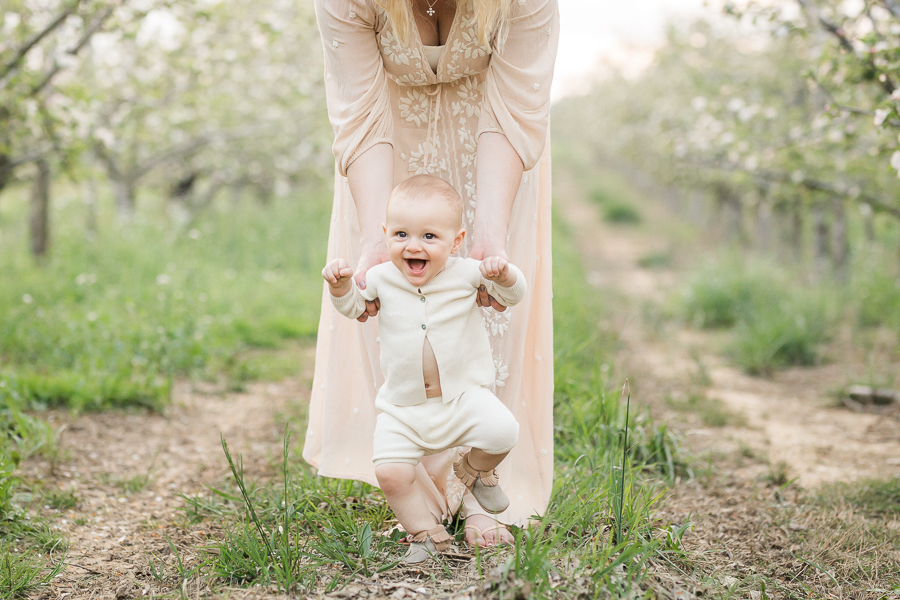 Chattanooga Photographer | Sweet Caroline Photographie | spring family photos apple orchard