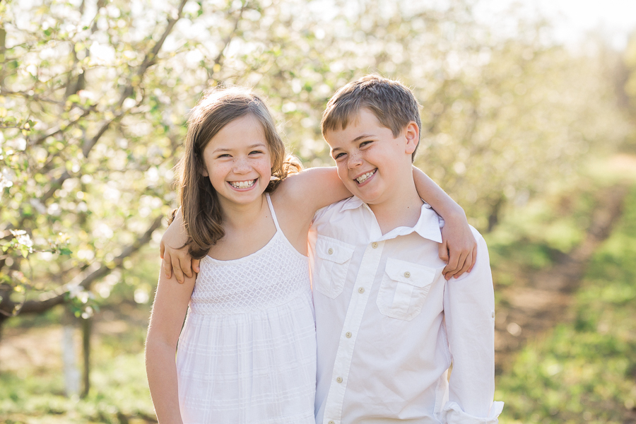 Chattanooga Photographer | Sweet Caroline Photographie | spring family photos apple orchard