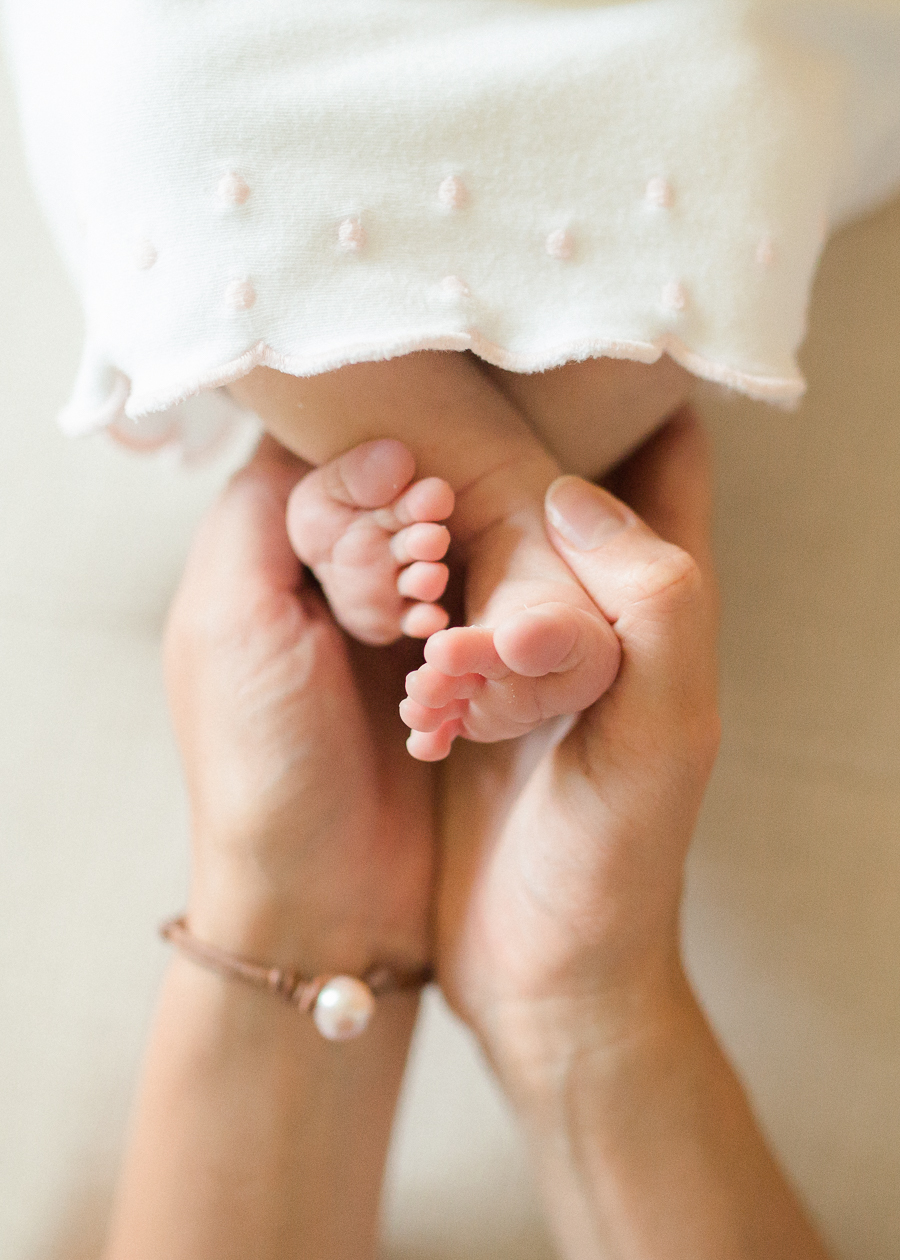 Chattanooge Newborn Photographer | Sweet Caroline Photographie | newborn baby toes