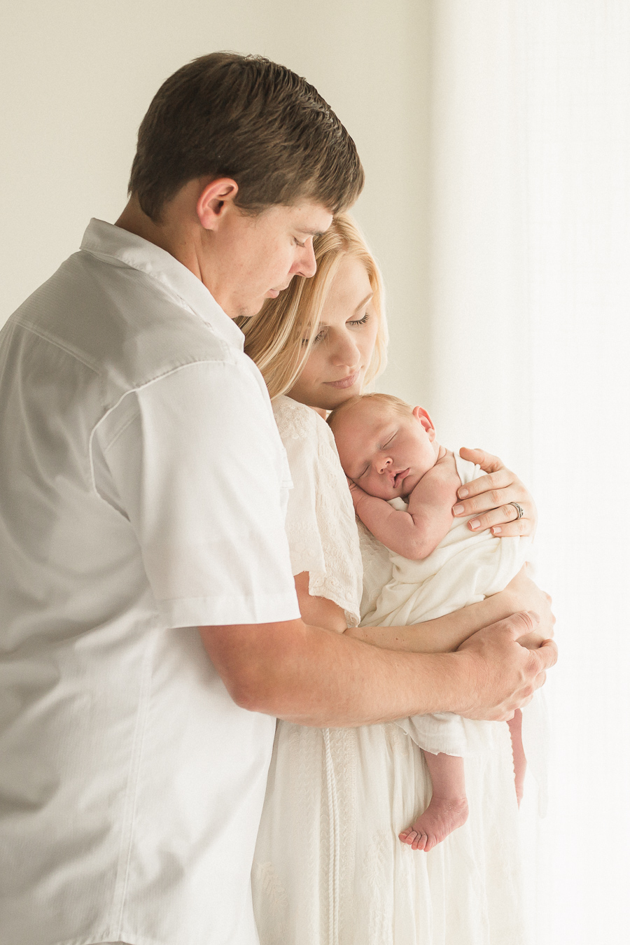 Chattanooga Newborn Photographer | Sweet Caroline Photographie | family of three