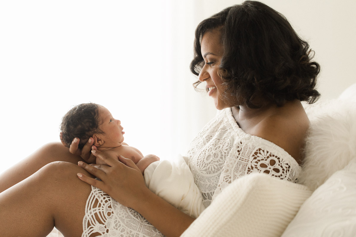 studio newborn and mother photograph | Sweet Caroline Photographie