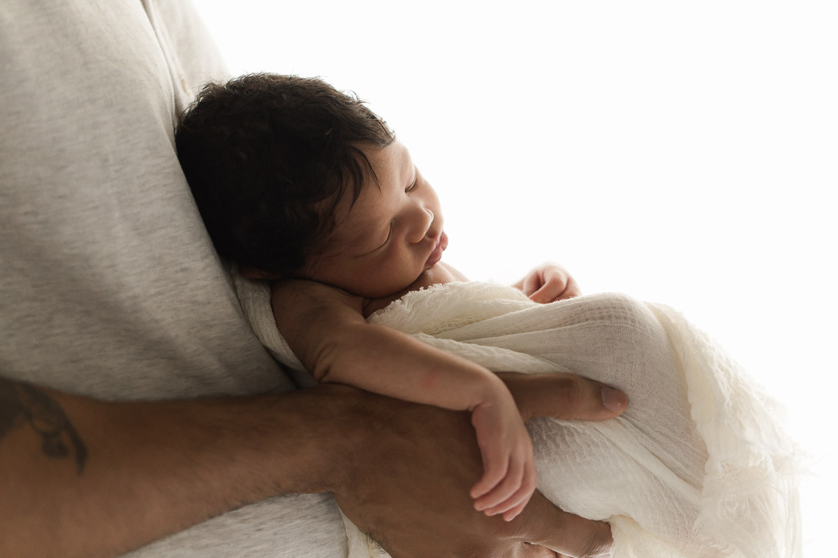studio newborn and parent photograph | Sweet Caroline Photographie