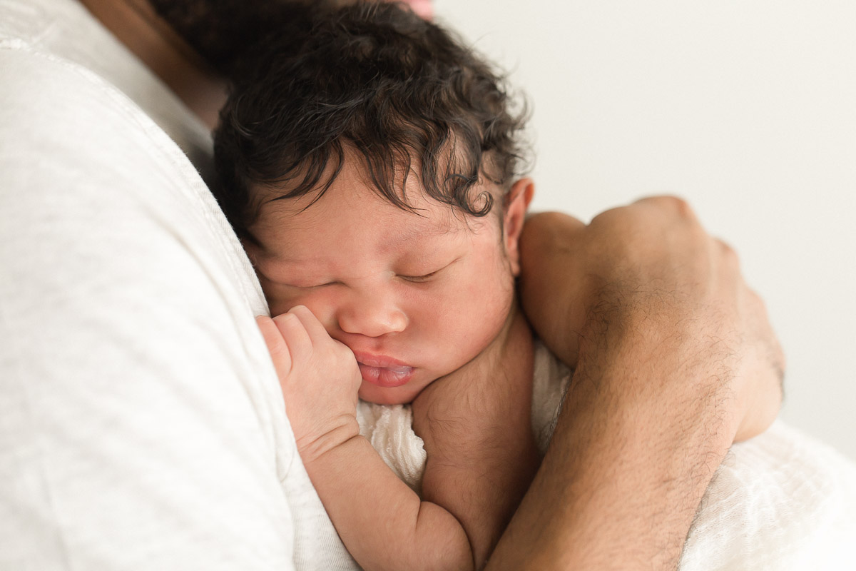 studio newborn baby face photograph | Sweet Caroline Photographie