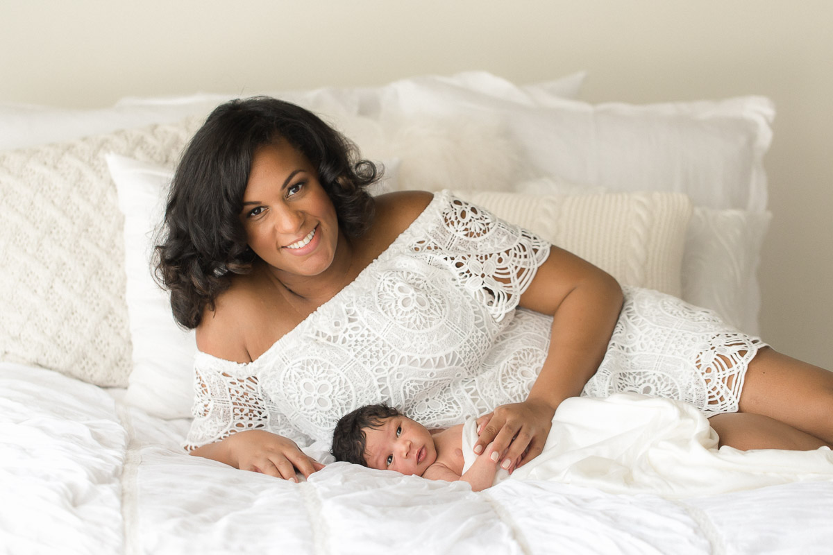 studio newborn and mama on bed photograph | Sweet Caroline Photographie