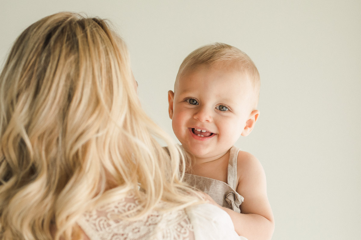 mama and one year baby studio portraits | Sweet Caroline Photographie