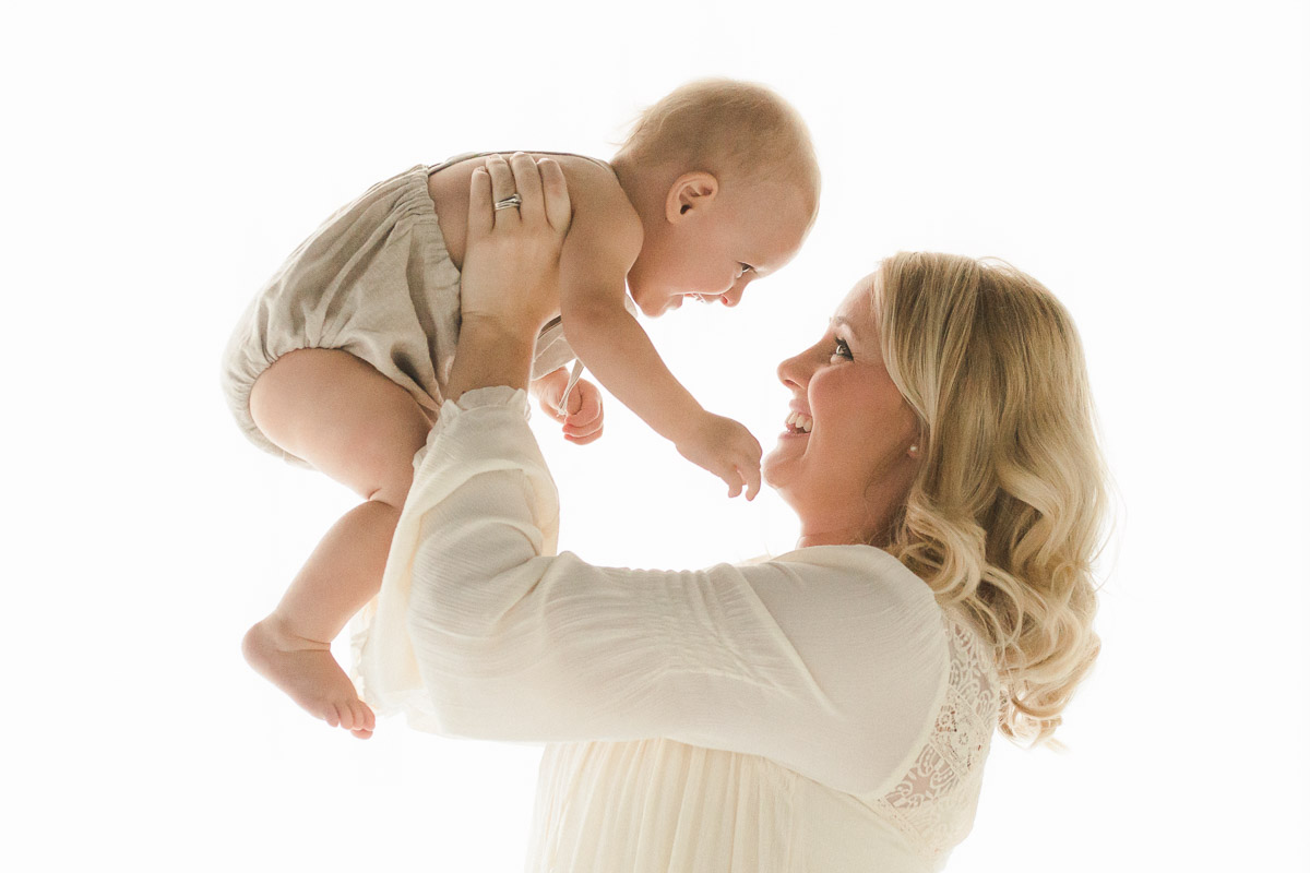 mama and one year baby studio portraits | Sweet Caroline Photographie