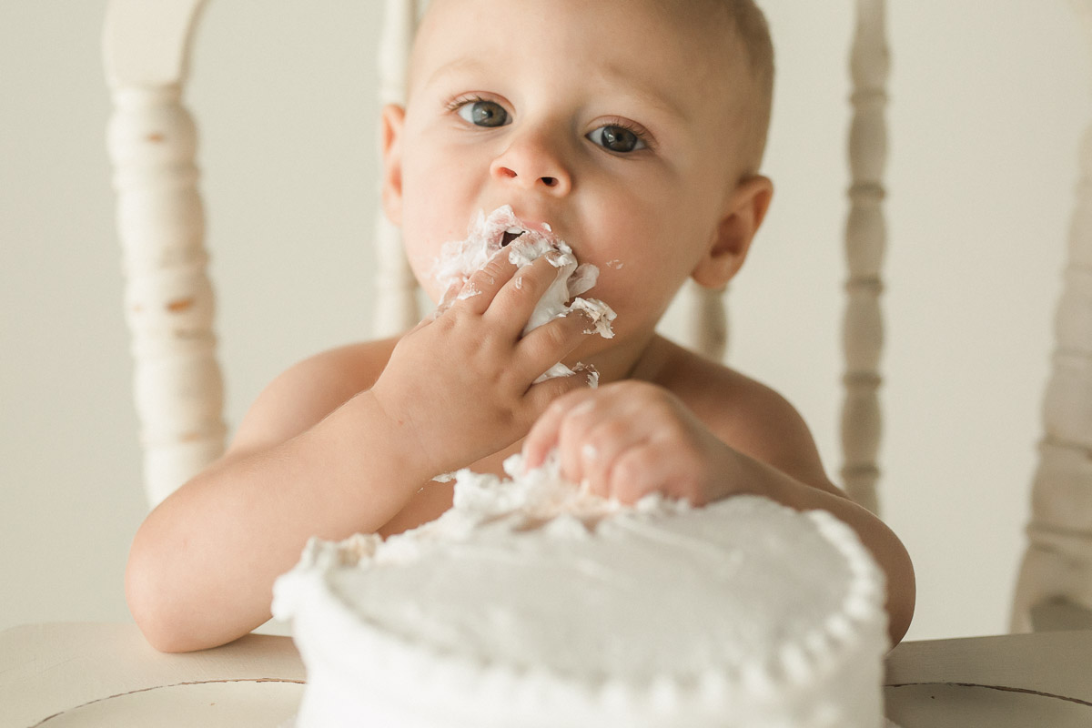 first birthday cake smash studio portraits | Sweet Caroline Photographie