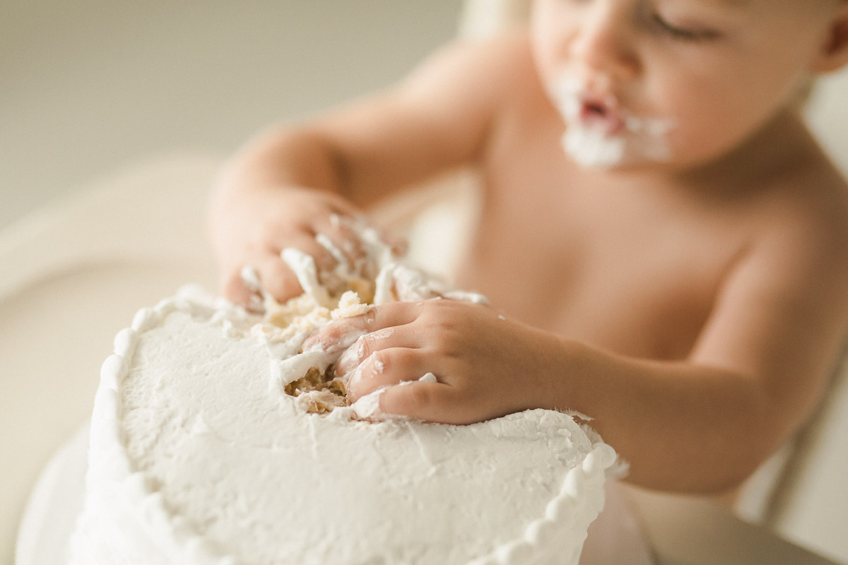 first birthday cake smash studio portraits | Sweet Caroline Photographie