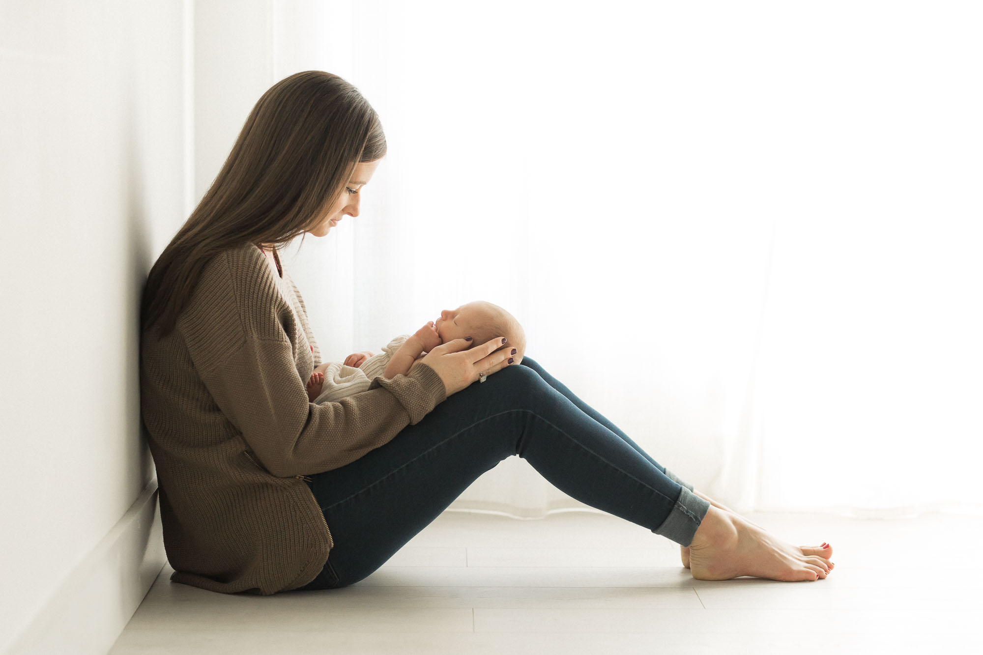 Natural light studio newborn photographs | Sweet Caroline Photographie