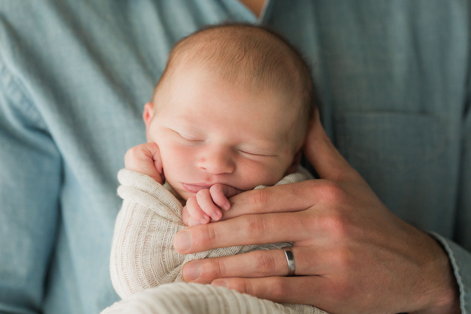 Natural light studio newborn photographs | Sweet Caroline Photographie