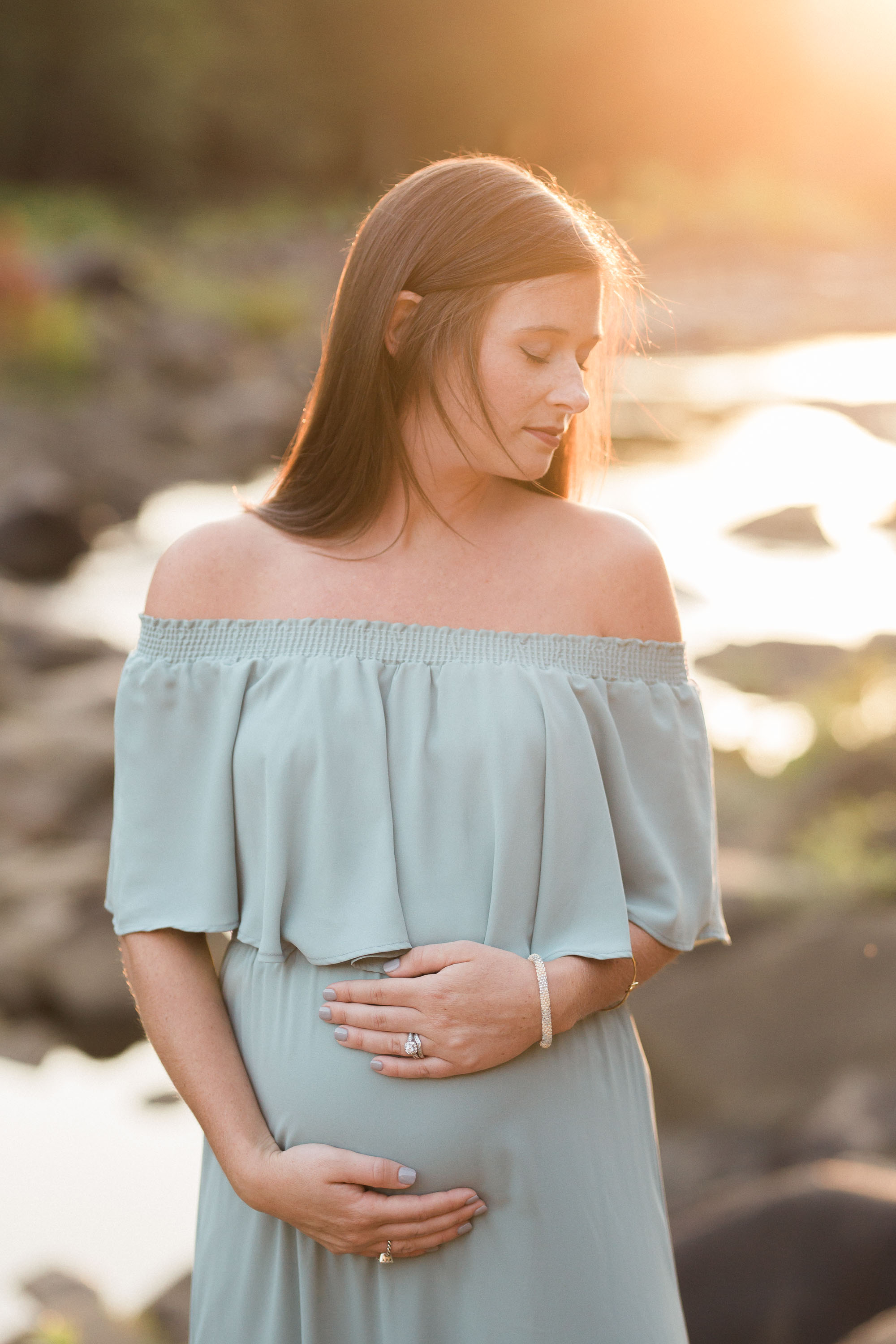 outdoor maternity photos | Sweet Caroline Photographie 