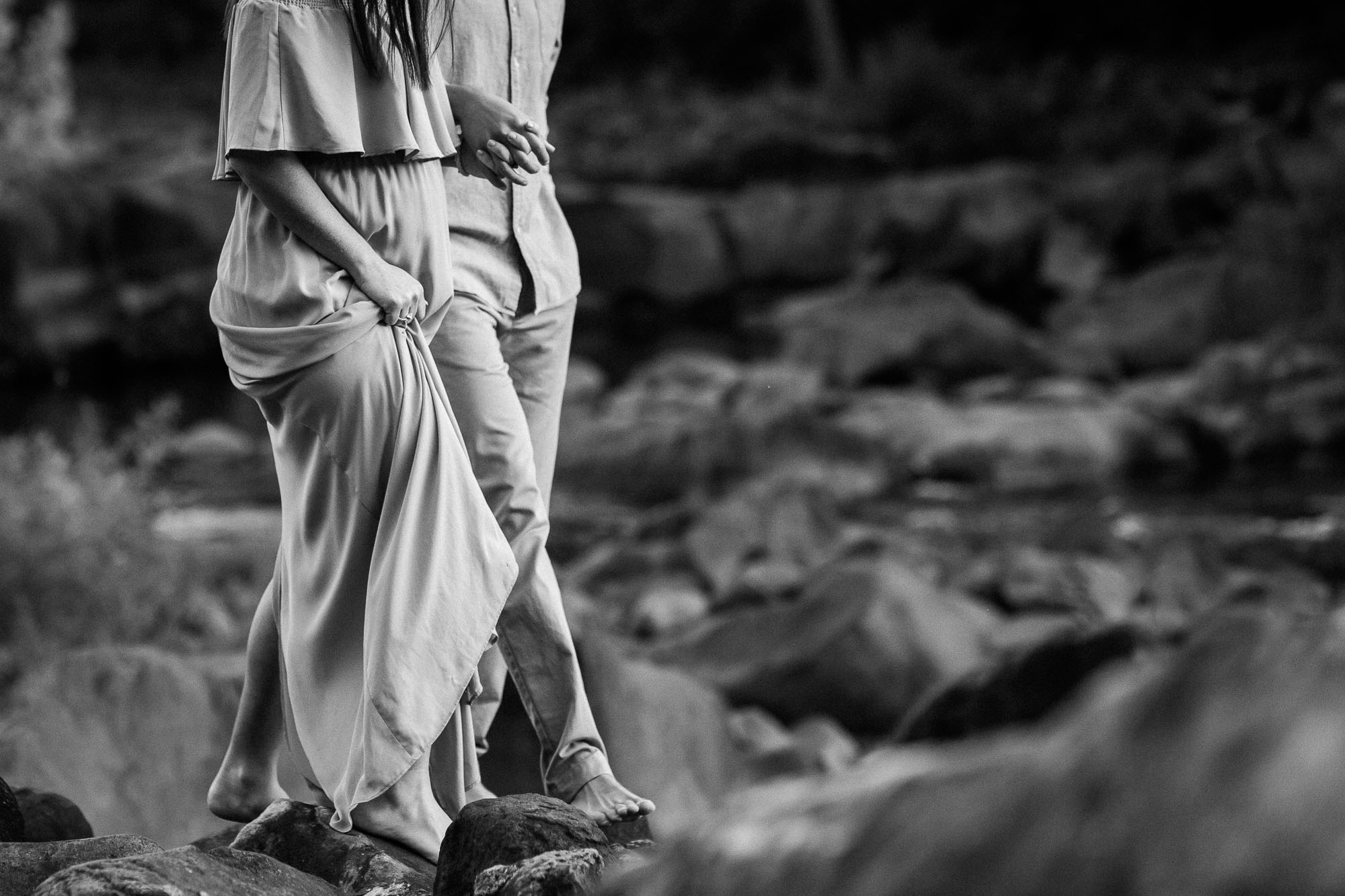 outdoor maternity photos | Sweet Caroline Photographie