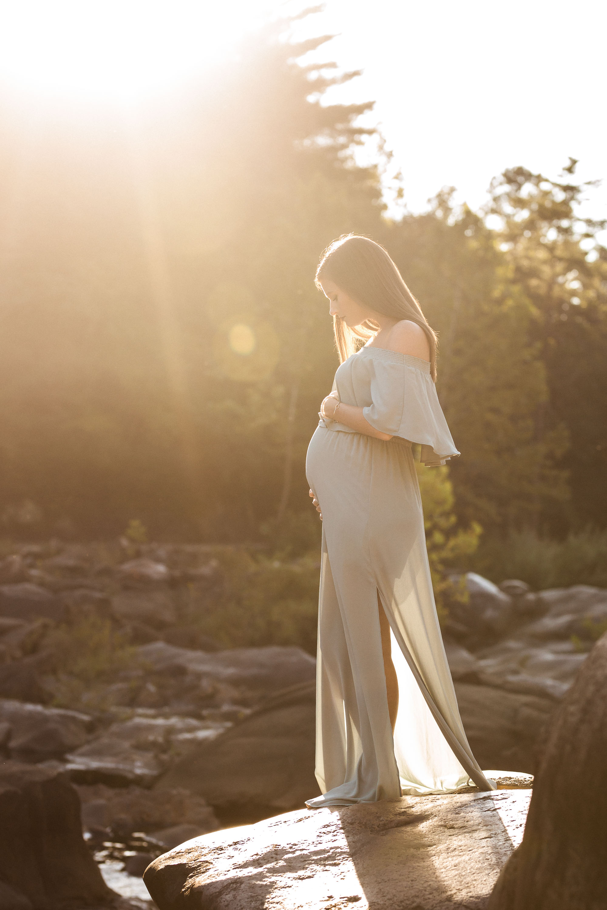 outdoor maternity photos | Sweet Caroline Photographie