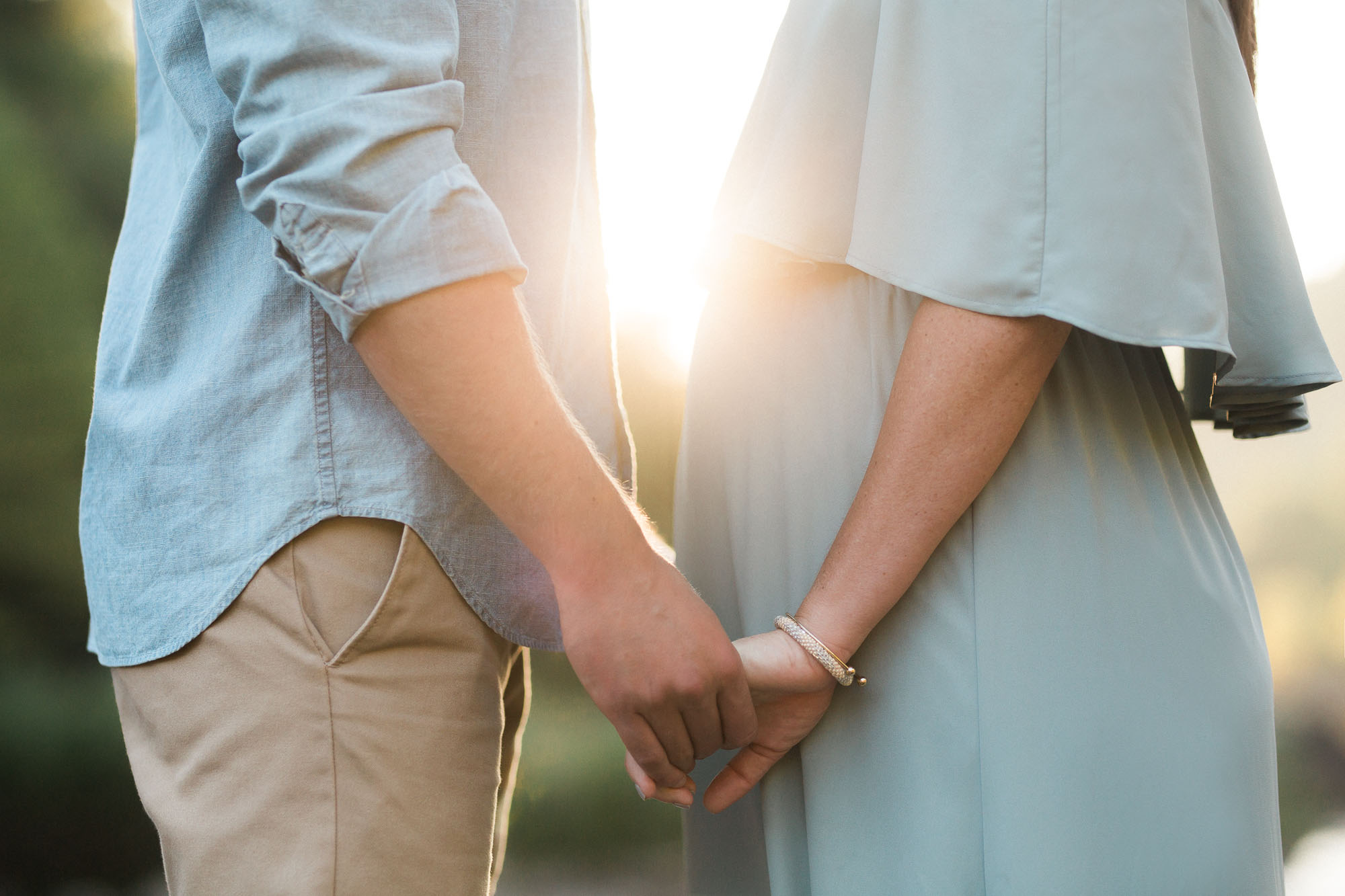 outdoor maternity photos | Sweet Caroline Photographie