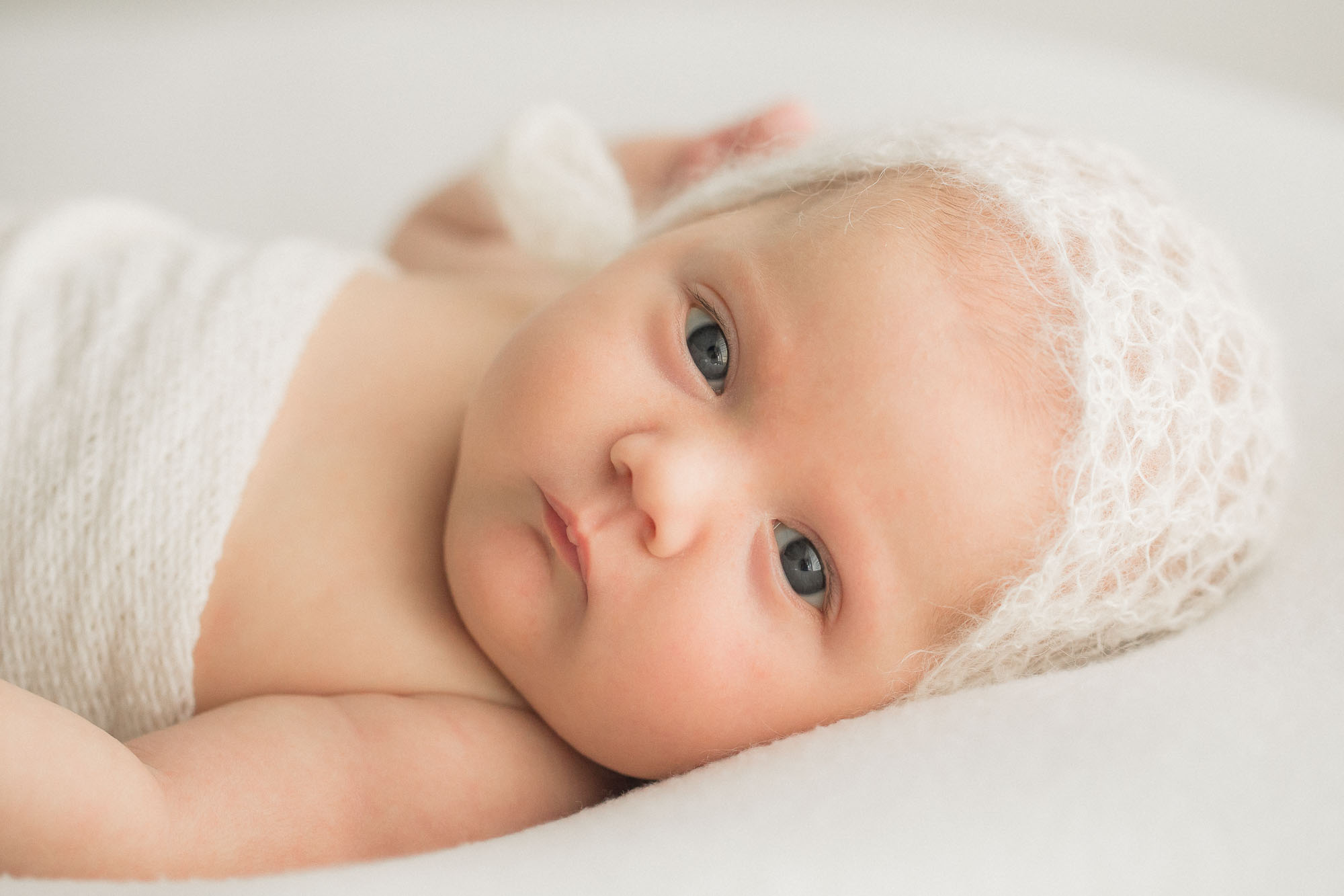 newborn baby girl | Sweet Caroline Photographie
