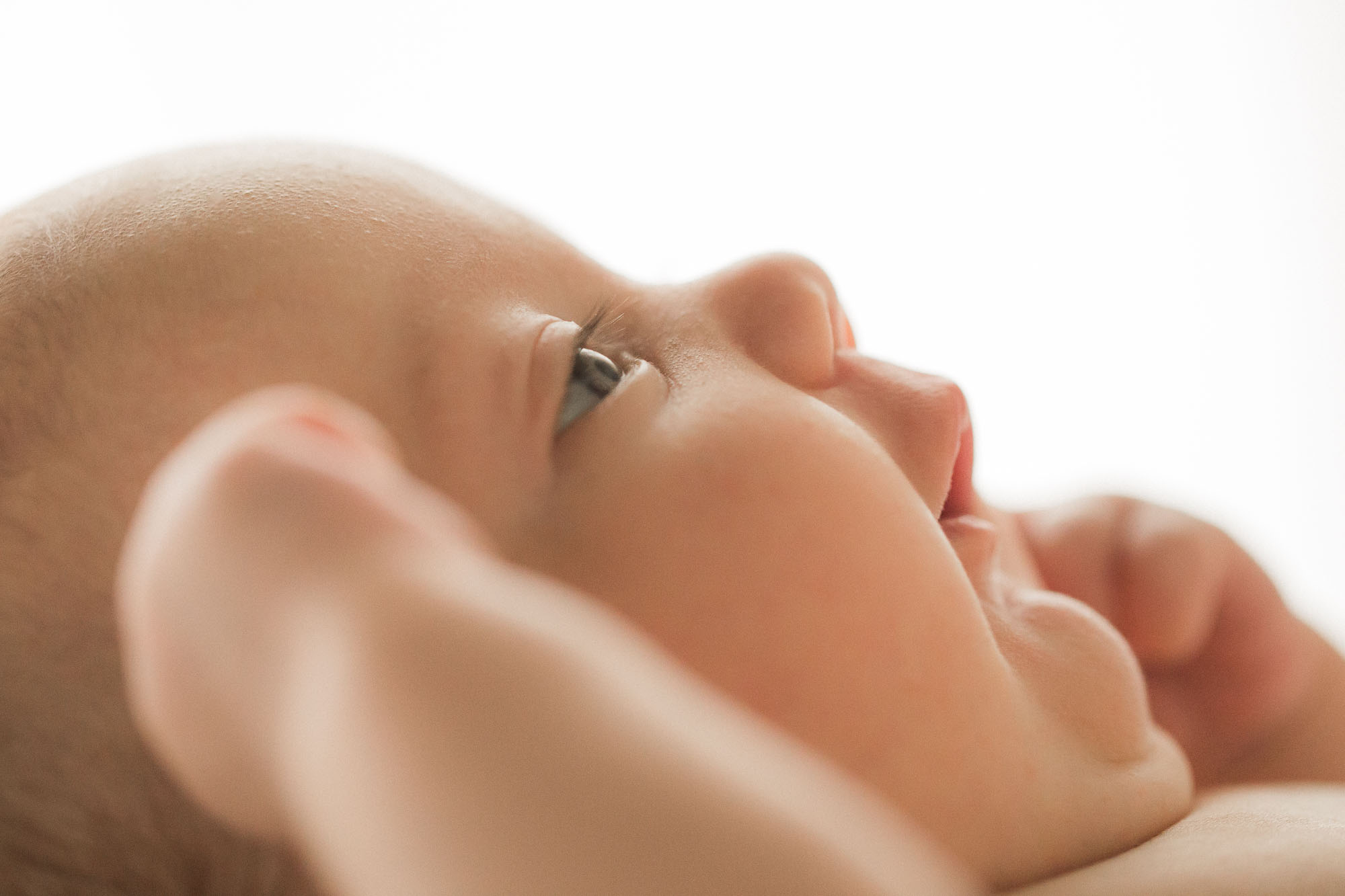 newborn baby girl | Sweet Caroline Photographie