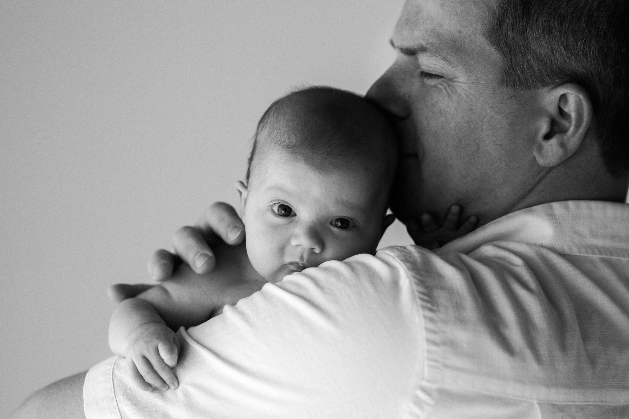 newborn baby with parents | Sweet Caroline Photographie