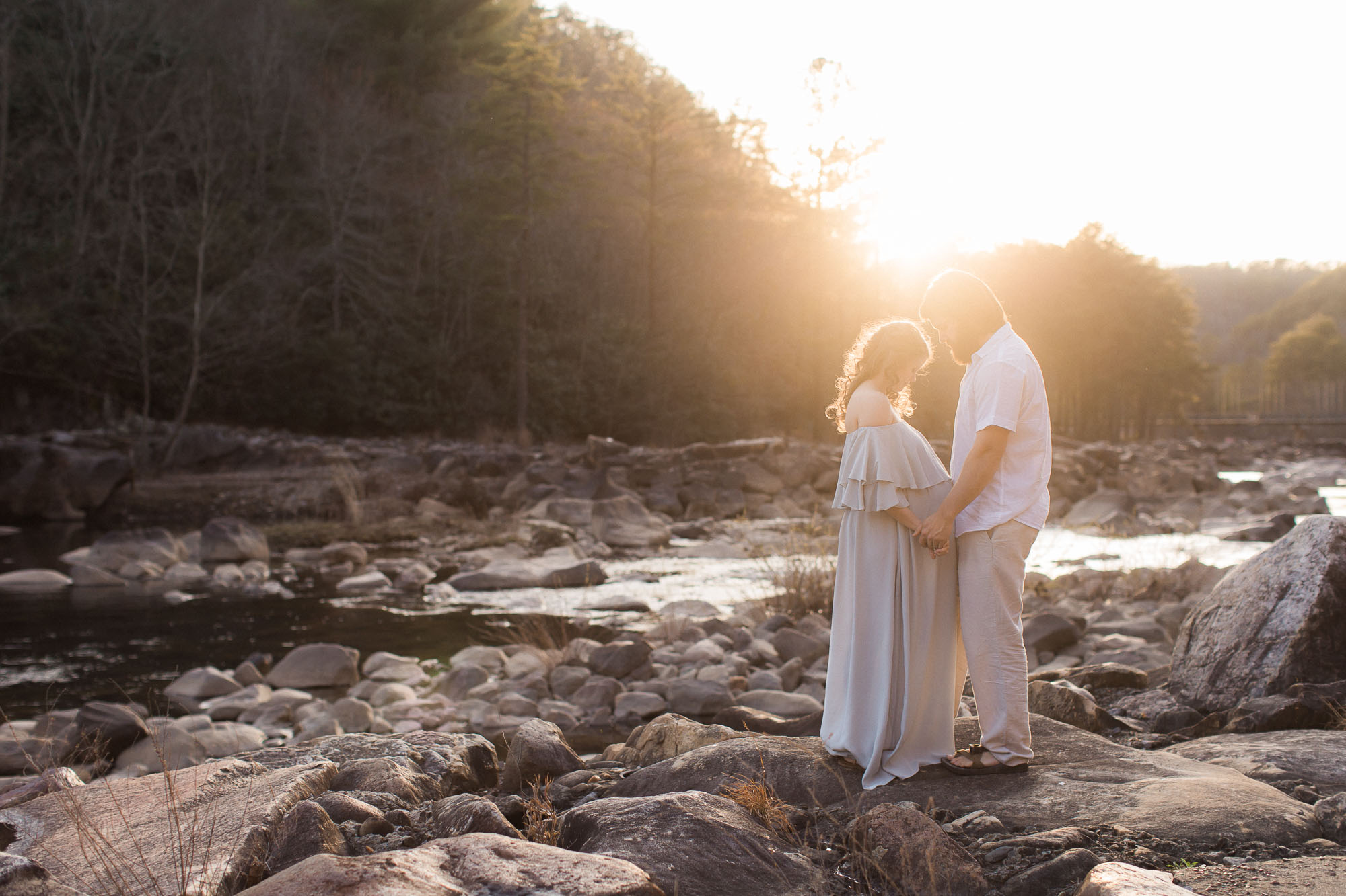 Maternity Photographs at the Ocoee | Sweet Caroline Photographie