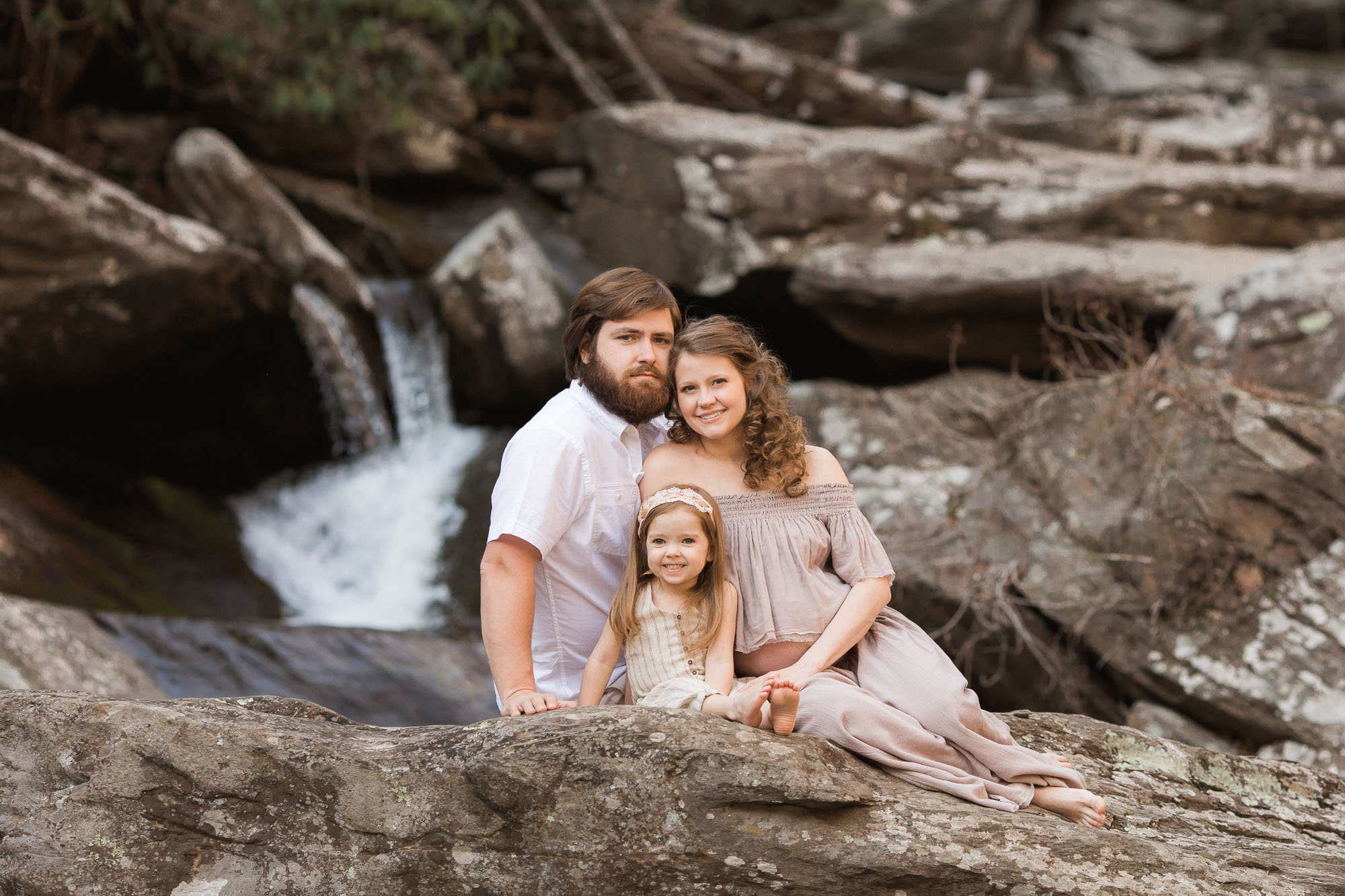 Maternity Photographs at the Ocoee | Sweet Caroline Photographie