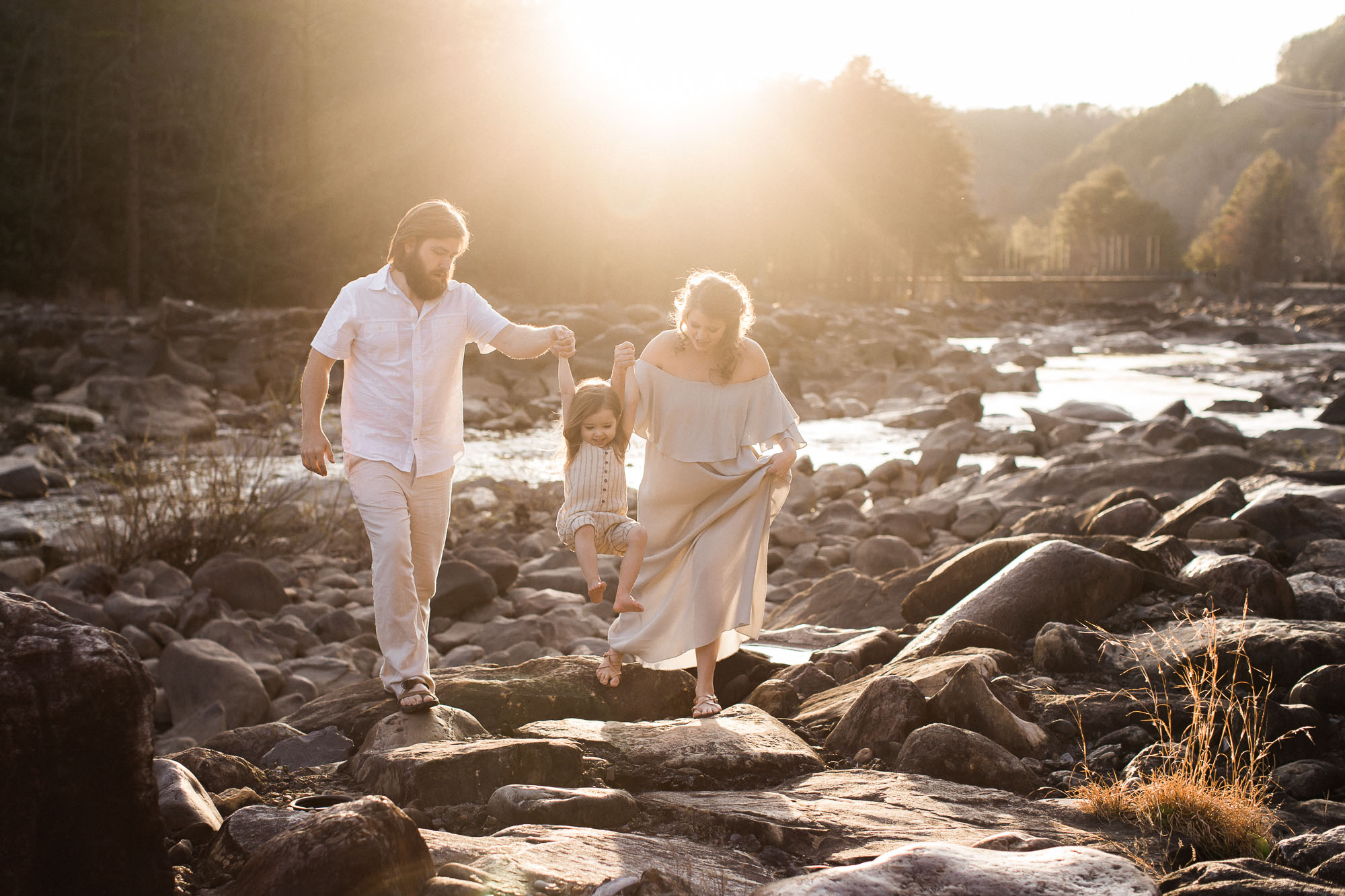 Maternity Photographs at the Ocoee | Sweet Caroline Photographie