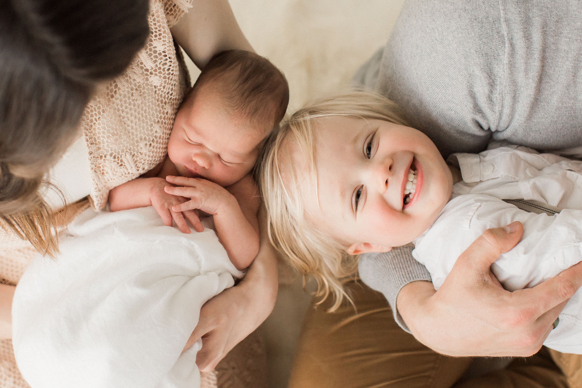family newborn photographs | Sweet Caroline Photographie