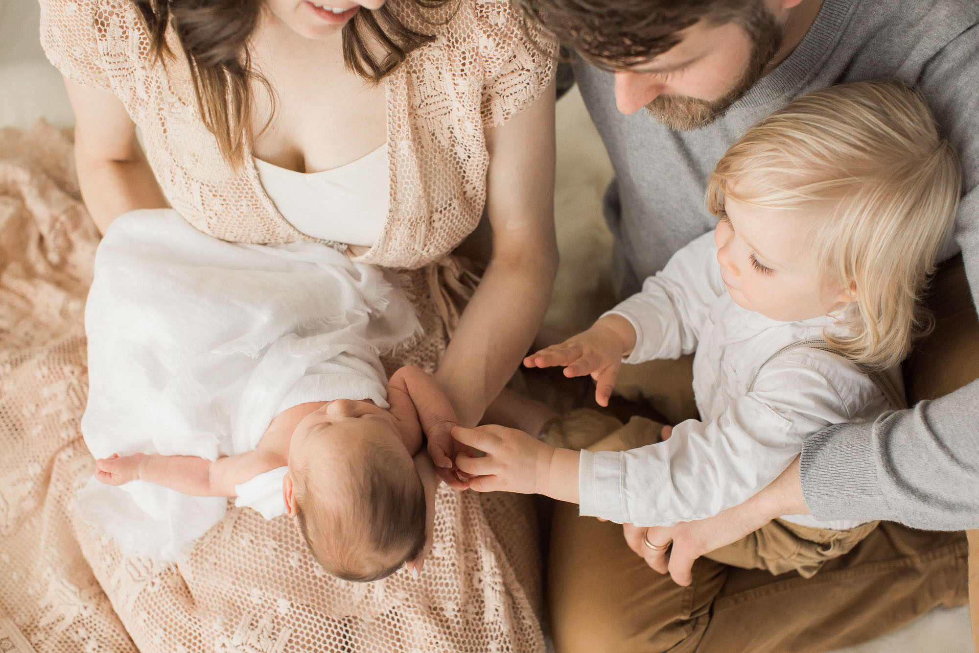 family newborn photographs | Sweet Caroline Photographie
