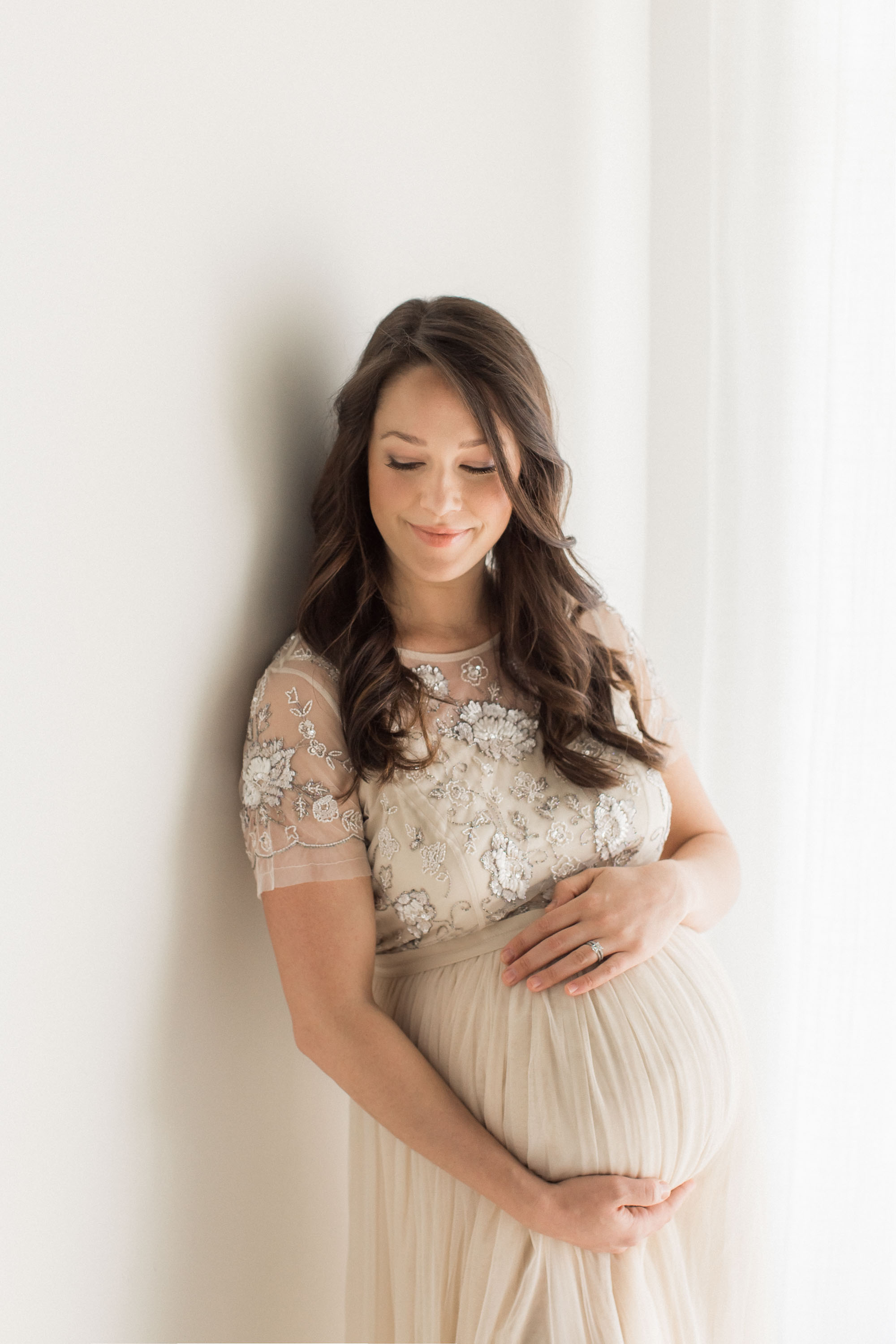 Maternity Studio Photography | Sweet Caroline Photographie