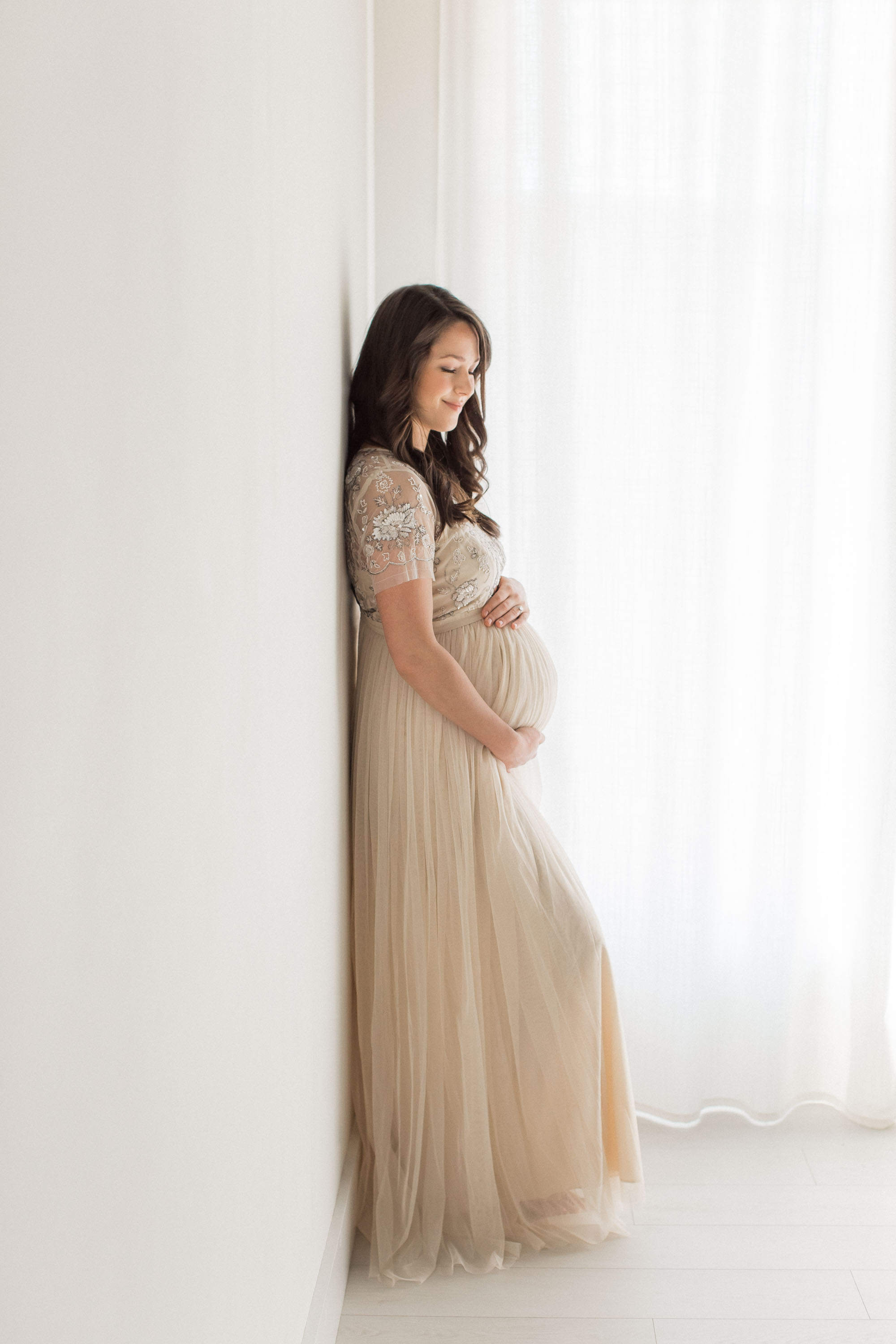 Maternity Studio Photography | Sweet Caroline Photographie